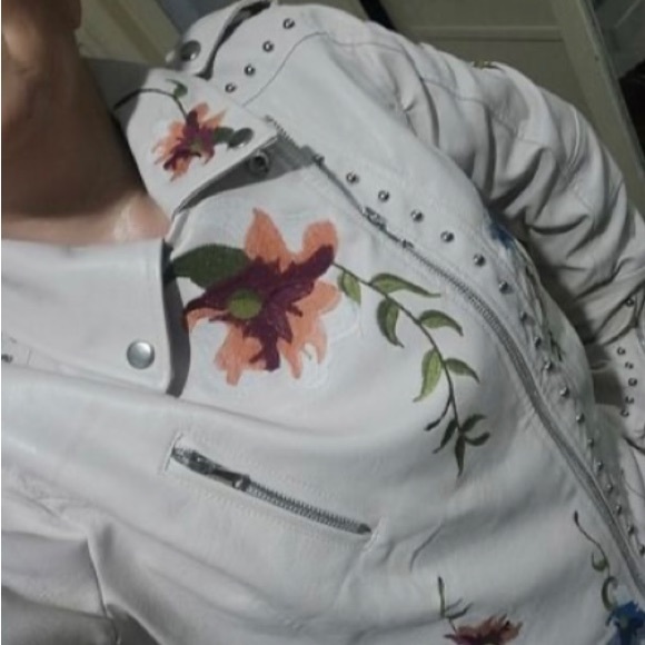 Jacket Embroidery detail studded, Front zipper. Boho Cream M/L Vegan Leather - Picture 12 of 13